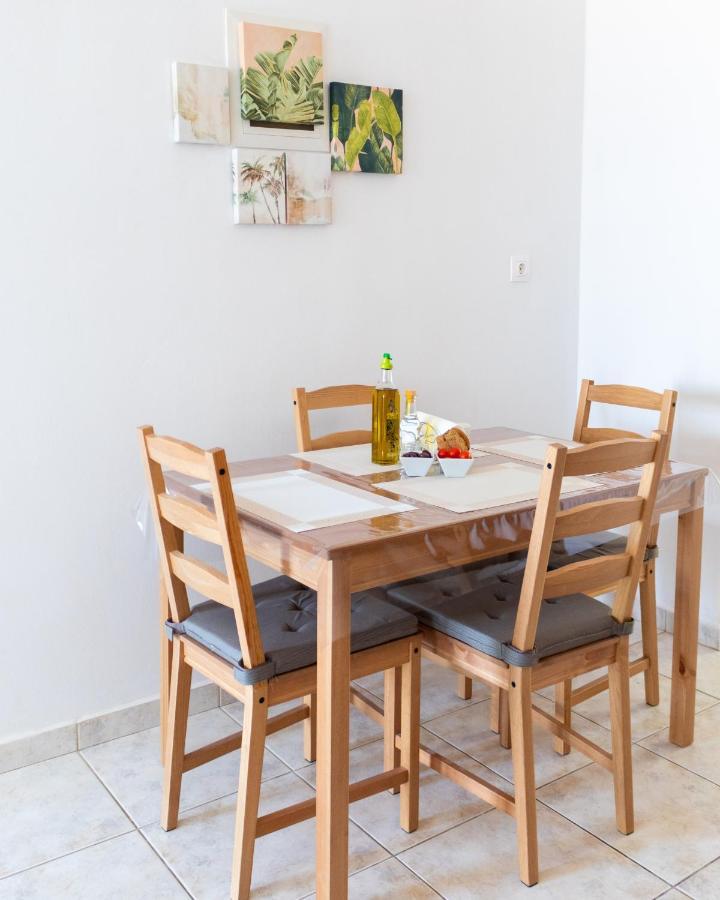 Lovely Sea View Apartment At The Heart Of The Town 이라피트라 외부 사진