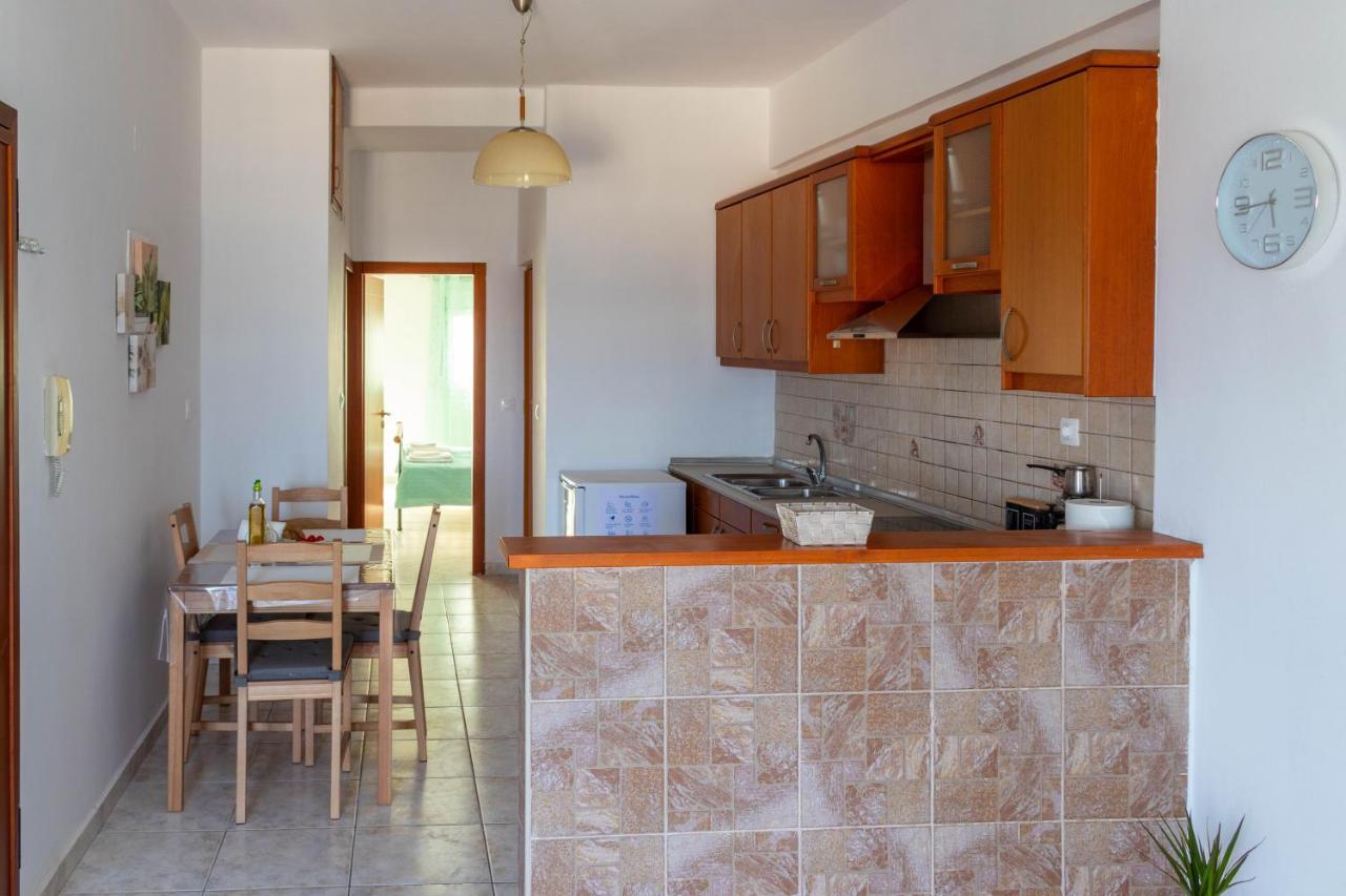 Lovely Sea View Apartment At The Heart Of The Town 이라피트라 외부 사진