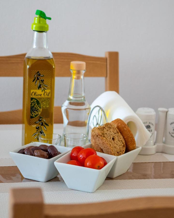 Lovely Sea View Apartment At The Heart Of The Town 이라피트라 외부 사진