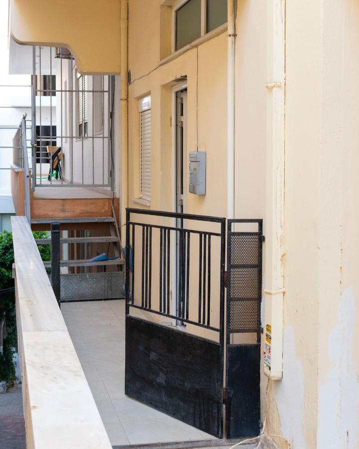 Lovely Sea View Apartment At The Heart Of The Town 이라피트라 외부 사진