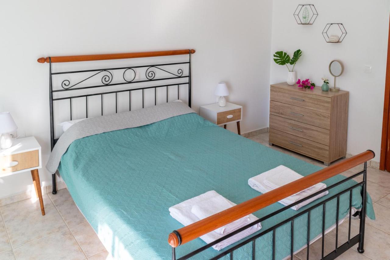 Lovely Sea View Apartment At The Heart Of The Town 이라피트라 외부 사진